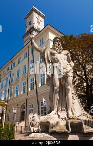 Statua di Nettuno, Municipio, l'viv, Ucraina Foto Stock