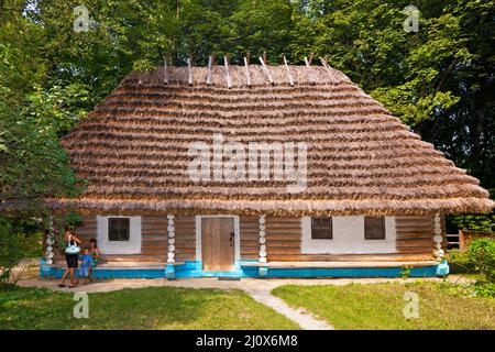 Edificio di legno, il Museo di architettura popolare, Leopoli, Ucraina Foto Stock