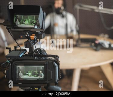 Primo piano del concetto di radio con la fotocamera. Concetto di foto di alta qualità Foto Stock