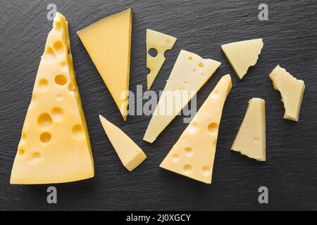 Piatto Lay assortent emmental formaggio. Concetto di foto di alta qualità Foto Stock