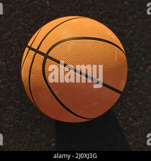 Campo da basket ad angolo alto in primo piano. Concetto di foto di alta qualità Foto Stock