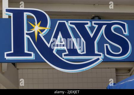 Port Charlotte, Florida USA: Una vista generale del logo dei Rays all'apertura della casa durante una partita primaverile di baseball contro gli Atlanta Braves, sabato 19 marzo 2022, al Charlotte Sports Park. I Rays e Braves giocarono con un pareggio di 4-4 in nove inning. (Kim Hukari/immagine dello sport) Foto Stock