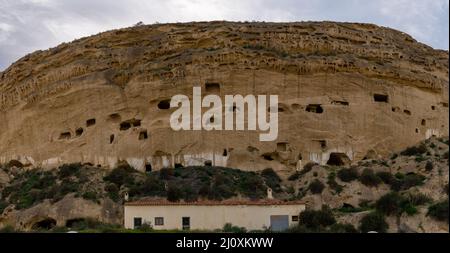 Vista delle grotte troglodyte Cuevas del Calguerin a Cuevas del Almanzora Foto Stock