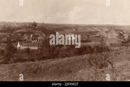 Guerra mondiale del 1st; Carency nei pressi di Arras, Francia settentrionale, teatro di intensi combattimenti tra truppe francesi e tedesche nel maggio 1915. Il villaggio è stato completamente distrutto durante i combattimenti. Fotografia in bianco e nero Foto Stock