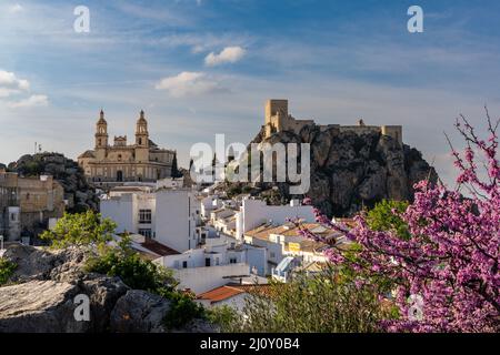 Vista sul pittoresco villaggio di Olvera in Andalusia Foto Stock