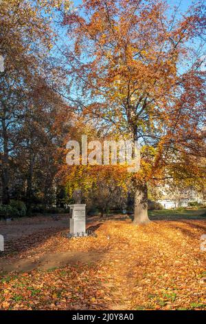 Busto di Rabindranath Tagore di Shenda Amery - Gordon Square, Bloomsbury, Londra, Regno Unito Foto Stock