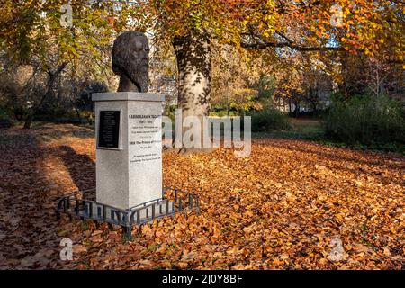 Busto di Rabindranath Tagore di Shenda Amery - Gordon Square, Bloomsbury, Londra, Regno Unito Foto Stock