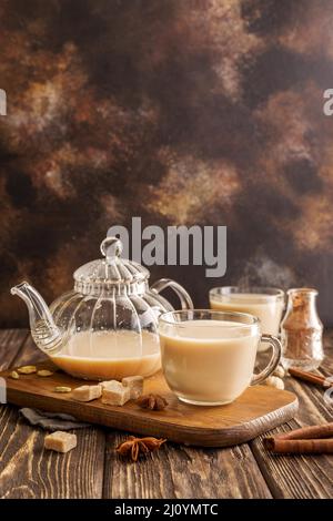 Vista frontale del tè al latte con spazio copia. Foto di alta qualità Foto Stock