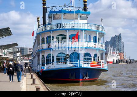 Antica barca antica nel porto di Amburgo Foto Stock