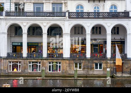 Alsterarkaden strada commerciale arcade in Amburgo Foto Stock