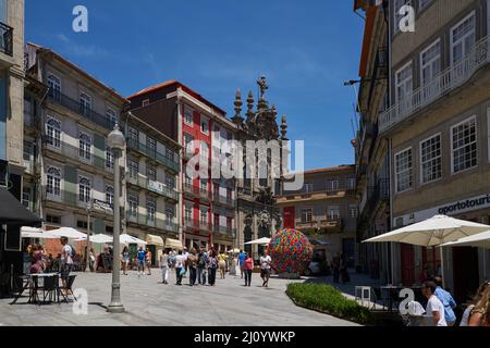 Via Rua das Flores nel centro di Porto Foto Stock