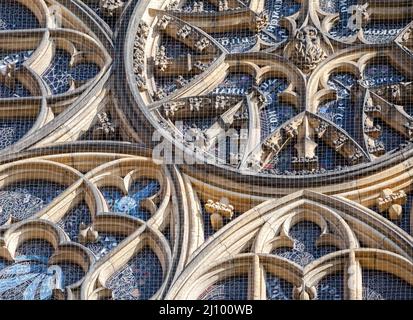 Finestra gotica della cattedrale di San Vito a Praga Foto Stock