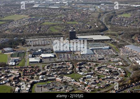 Veduta aerea di Washington, County Durham, Regno Unito. Foto da est con il Centro commerciale Galleries & Retail Park, Asda e Sainsburys prominente. Foto Stock