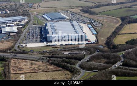 Vista aerea di due centri di distribuzione Amazon NCL1 & DNE2 all'indirizzo Foto Stock