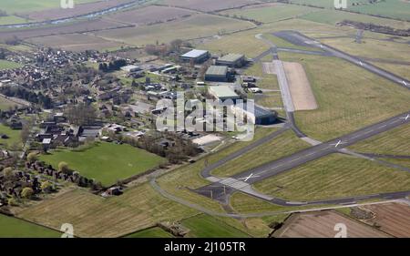 Vista aerea di RAF Linton-on-Ouse, base dell'aeronautica - ora chiusa, vicino York, Yorkshire del Nord Foto Stock