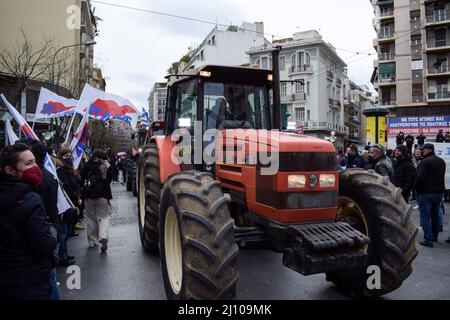 Gli agricoltori greci si sono radunati ad Atene per protestare contro un aumento dei costi di produzione. Foto Stock