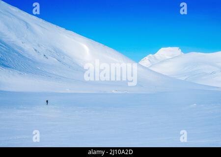 Sci alpinismo nelle montagne della Norvegia Foto Stock