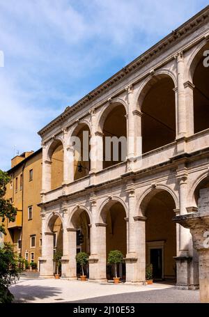 Roma, Italia - 27 maggio 2018: Cortile interno e chiostri del Palazzo di Venezia - Palazzo di Venezia - ex Palazzo di San Marco in Piazza Venezia Foto Stock