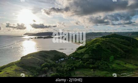 Vista aerea della pista completa del circuito mandalika. Il circuito internazionale di mandalika in Indonesia. Lombok, Indonesia, 22 marzo 2022 Foto Stock
