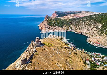 Fortezza di Cembalo sopra Balaklava Bay vicino Sevastopol in Crimea Foto Stock