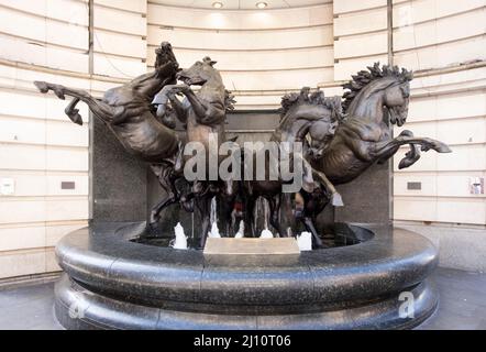 I Cavalli di Helios, i quattro cavalli di bronzo di Helios: Aethon Eos, Flegosìnte, e Pyrois von Rudy Weller Foto Stock