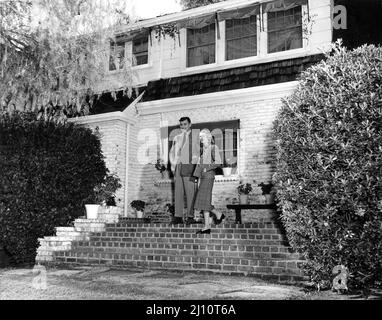 Newlyweds CLARK GABLE e la sua moglie SYLVIA ASHLEY nel 4th al Gable's Encino Ranch in California all'inizio del 1950 Pubblicità per Metro Goldwyn Mayer Foto Stock