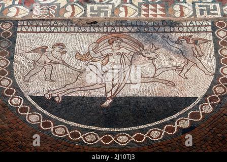Lullingstone, römische Villa, Fußbodenmosaik, Europa mit dem Stier Foto Stock
