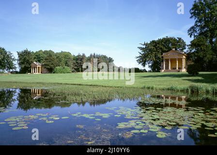 Stowe Landschaftsgarten, Die beiden Seepavillons Foto Stock