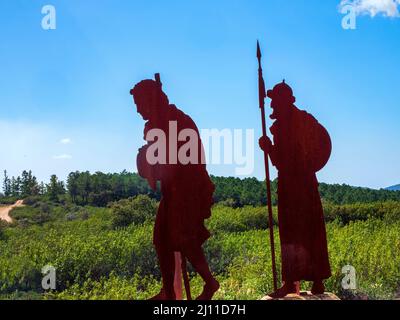 Figure metalliche che rappresentano soldati cristiani e arabi che hanno partecipato alla famosa battaglia di Navas de Tolosa il 16 luglio 1212 Foto Stock