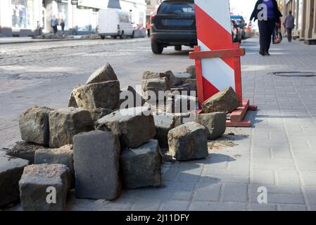 Foto di pietre e un marciapiede in costruzione Foto Stock