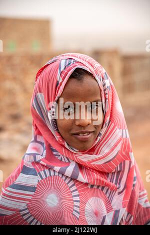 Ritratto di una giovane ragazza, Ouadane, Mauritania Foto Stock