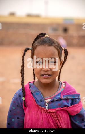 Ritratto di una giovane ragazza, Ouadane, Mauritania Foto Stock