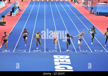 Finale 60m donne. Mujinga Kambundji (sui), Michelle Lee Ahye (TTO), Briana Williams (JAM), Ewa Swoboda (POL), Mikiah Brisco (USA), Marybeth Sant-Price (USA), Vitoria Cristina Rosa (BRA) e Shericka Jackson (JAM) durante i Campionati mondiali di atletica indoor 18 marzo 2022 nella Kombank Arena di Belgrado, Serbia credito: SCS/Soenar Chamid/AFLO/Alamy Live News Foto Stock