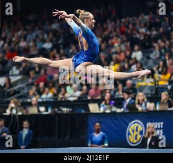 Birmingham, Alabama, Stati Uniti. 19th Mar 2022. Alyssa Baumann della Florida salta in aria durante il SEC Women's Gymnastics Championships 2022 alla Legacy Arena di Birmingham, al. Kyle Okita/CSM/Alamy Live News Foto Stock