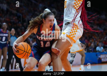 21 marzo 2022: Jamilyn Kinney #14 dei Belmont Bruins cerca di aggirare Tamari Key #20 dei Tennessee Lady VOL durante una seconda partita del torneo di pallacanestro femminile NCAA 2022 tra i VOL della University of Tennessee Lady e i Belmont University Bruins alla Thompson Boling Arena di Knoxville TN Tim Gangloff/CSM Foto Stock