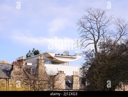 Edimburgo, Scozia, Regno Unito - estensione del National Museum of Scotland di Benson & Forsyth da Greyfriars Kirkyard Foto Stock