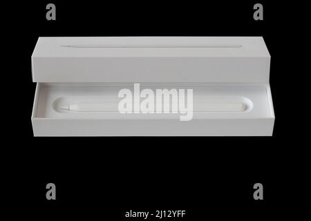 Uno stilo è una penna con una speciale punta in silicone che deve toccare la superficie del monitor per controllare uno smartphone o un tablet Foto Stock