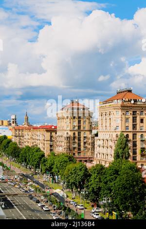 Kiev, Ucraina. Giugno 1, 2020. Via centrale Khreshchatyk stretching, vecchie case. Foto Stock