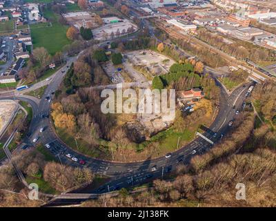 Leeds - Feb 11th 2022: Armley rotonda giratoria prima che la costruzione inizi. Preso dal drone aereo. Foto Stock