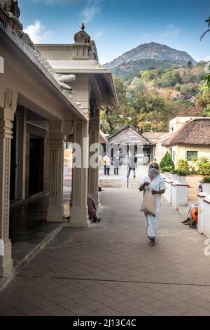 Arunachala è una collina a Tiruvannamalai, Tamil Nadu, e uno dei cinque luoghi sacri principali di Shaiva nel sud dell'India. Il Tempio di Arunachalesvara a Shiva è Foto Stock
