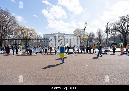 Manifestanti ucraini fuori dalla Casa Bianca Foto Stock