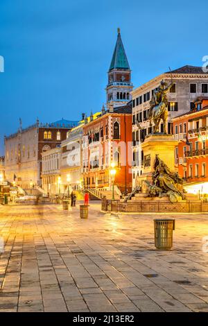 Riva degli Schiavoni di notte, Venezia, Veneto, Italia Foto Stock