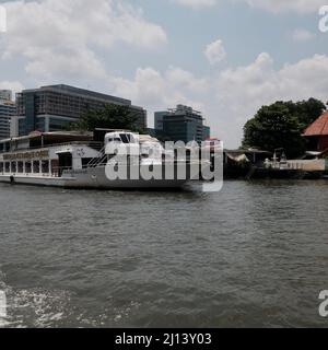 Il Grand Chaophraya crociera crociera con cena sul fiume Bangkok Thailandia Foto Stock