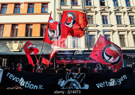 05-01-2018 Antifa che protesta la Giornata Internazionale dei lavoratori a Berlino, Germania Foto Stock