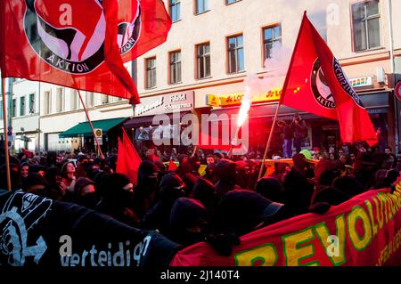 05-01-2018 Antifa che protesta la Giornata Internazionale dei lavoratori a Berlino, Germania Foto Stock