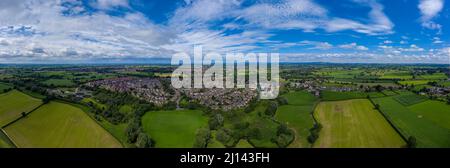 Sandbach, Cheshire dall'alto preso dal drone, che mostra Sandbach e le zone circostanti come Wheelock, Elworth, Ettiley Heath, Middlewich e Wheelock Foto Stock