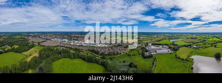 Sandbach, Cheshire dall'alto preso dal drone, che mostra Sandbach e le zone circostanti come Wheelock, Elworth, Ettiley Heath, Middlewich e Wheelock Foto Stock