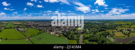 Sandbach, Cheshire dall'alto preso dal drone, che mostra Sandbach e le zone circostanti come Wheelock, Elworth, Ettiley Heath, Middlewich e Wheelock Foto Stock