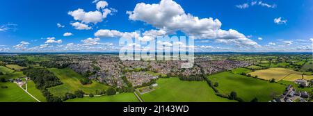 Sandbach, Cheshire dall'alto preso dal drone, mostrando Middlewich, Sandbach e le zone circostanti. Foto Stock