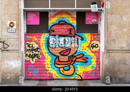 BARCELLONA SPAGNA QUARTIERE GOTICO BARRI GÒTIC AREA ARTISTICA UNA COLORATA PORTA GARAGE E MESSAGGIO EL XUPET NEGRE Foto Stock